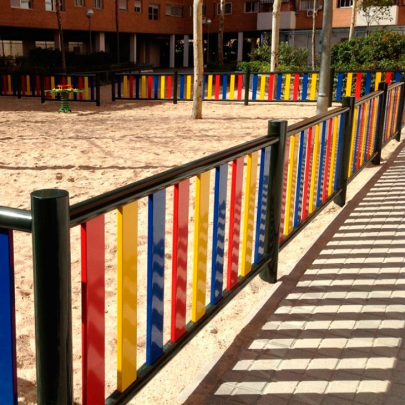 Tanca infantil d'acer en colors